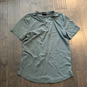 Cuts AO V neck curve hem Tee
